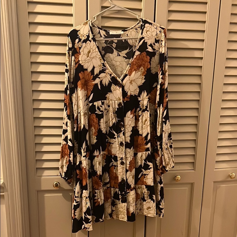 Ces Femme Black and White Long Sleeve Tiered Tunic